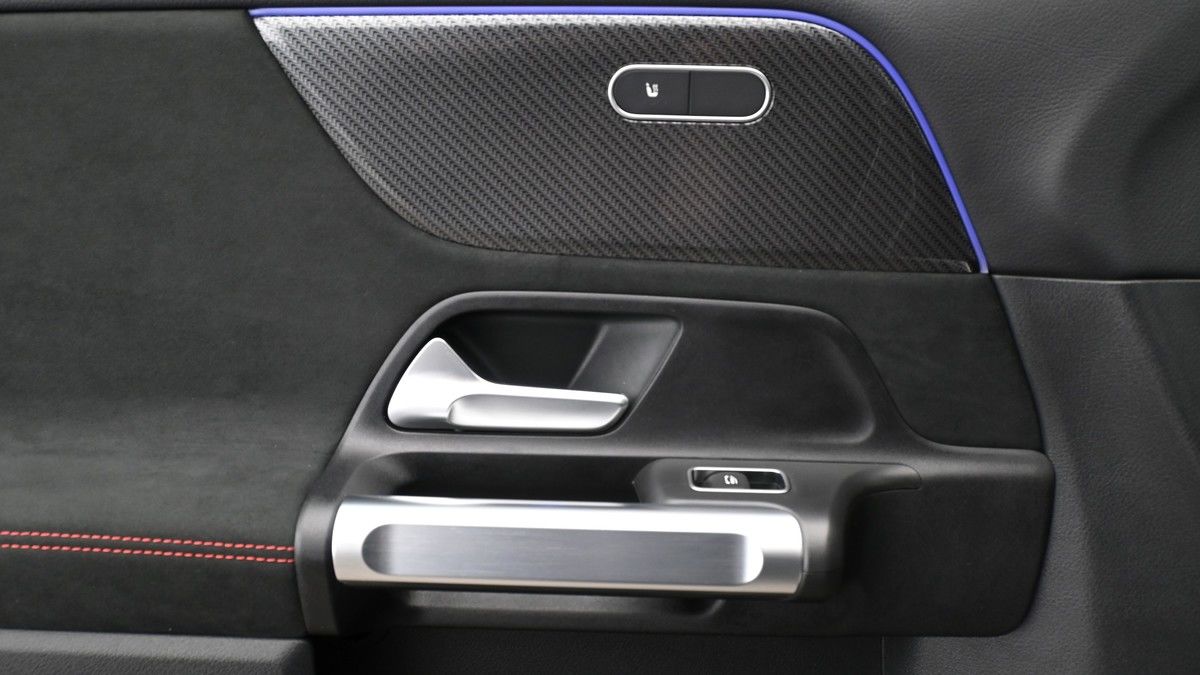 Mercedes-Benz GLB Image 13