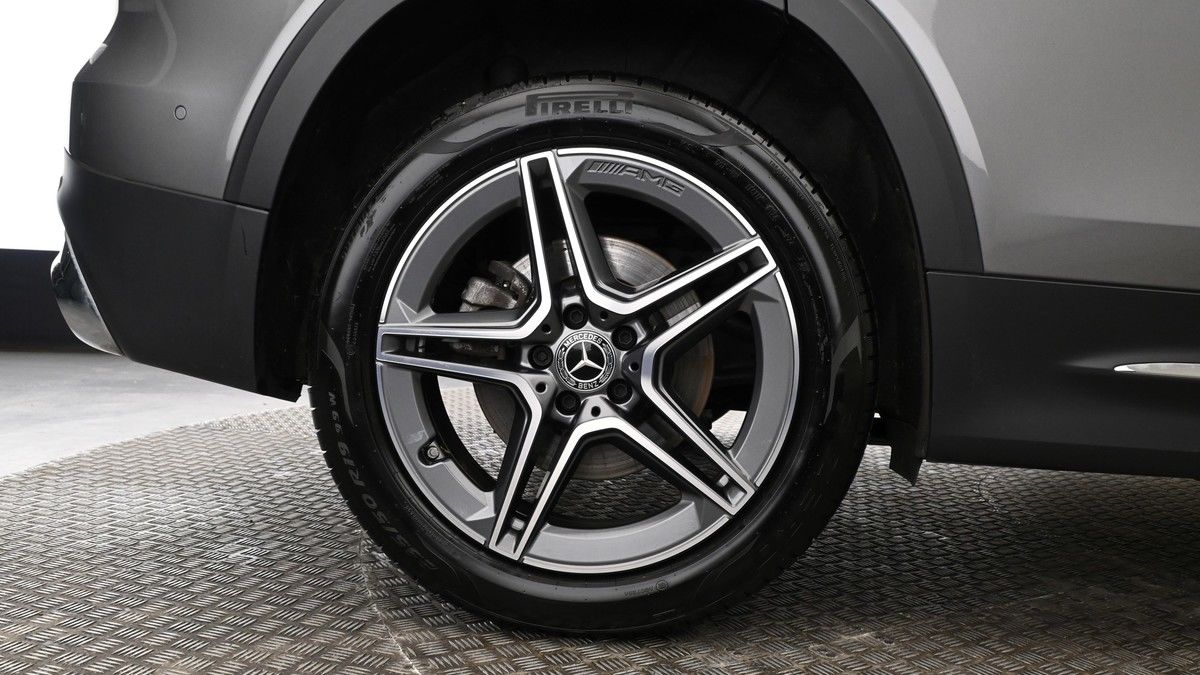 Mercedes-Benz GLB Image 9