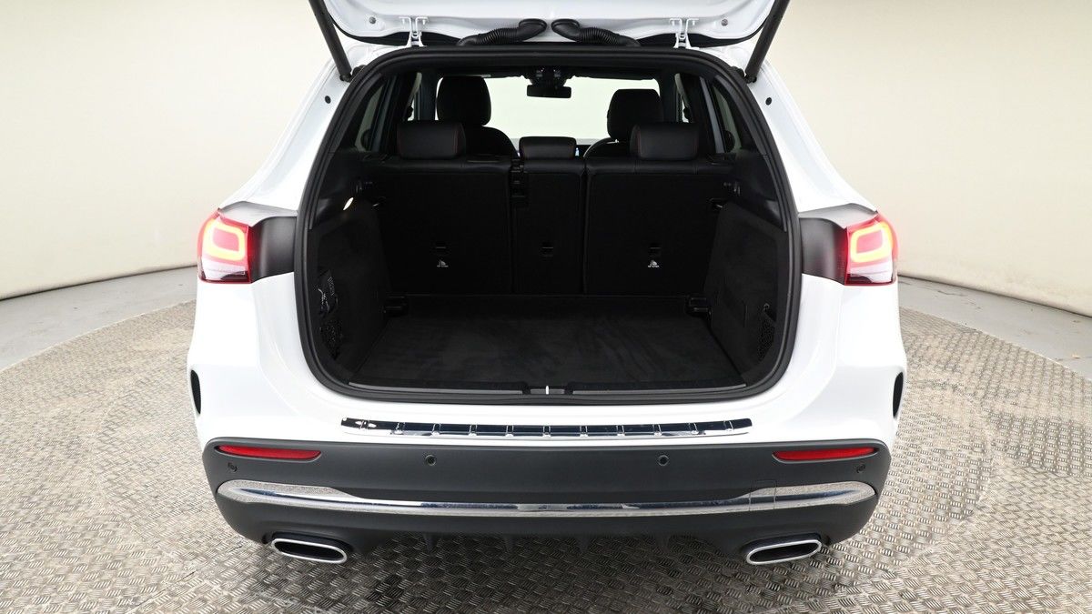 Mercedes-Benz GLA Image 10