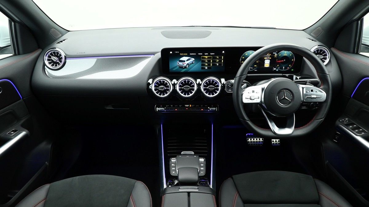 Mercedes-Benz GLA Image 14