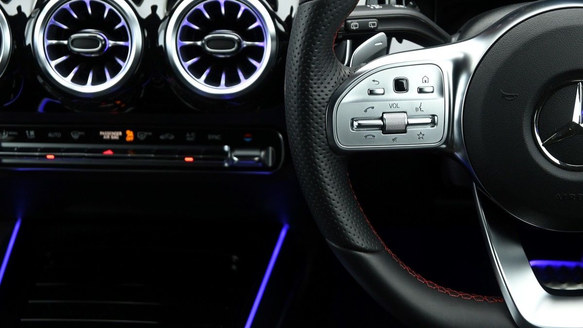 Mercedes-Benz GLA Image 15