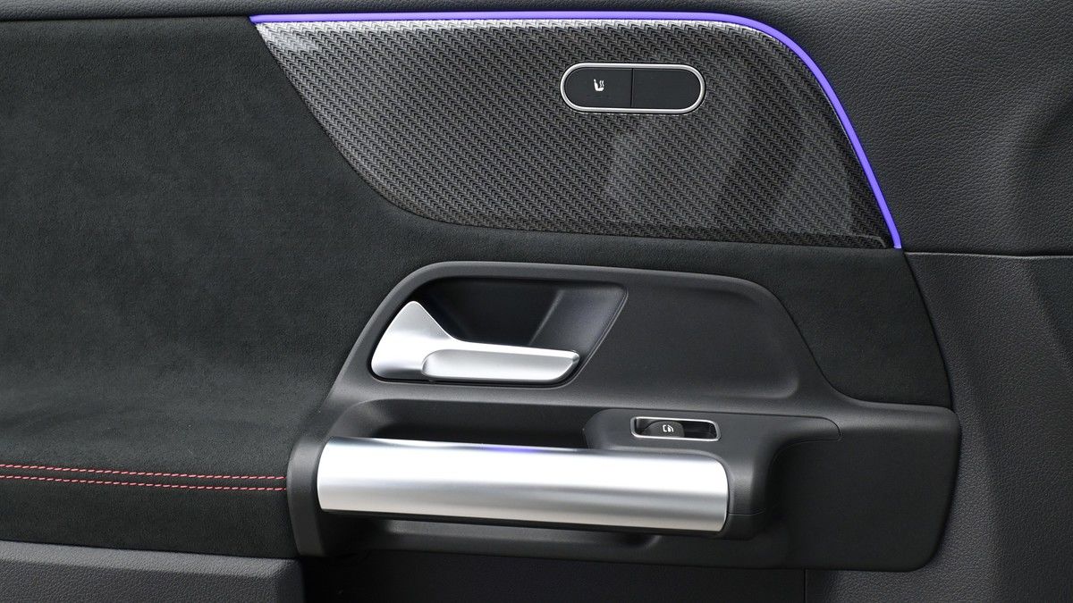 Mercedes-Benz GLA Image 13