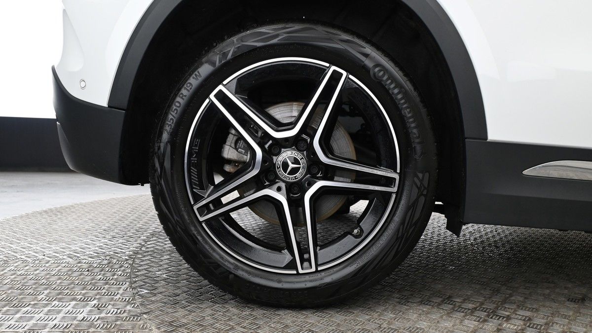 Mercedes-Benz GLA Image 9