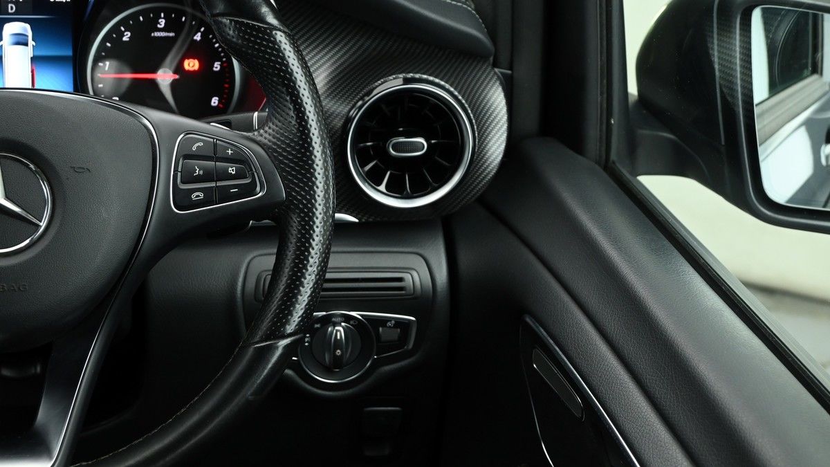 Mercedes-Benz V Class Image 16