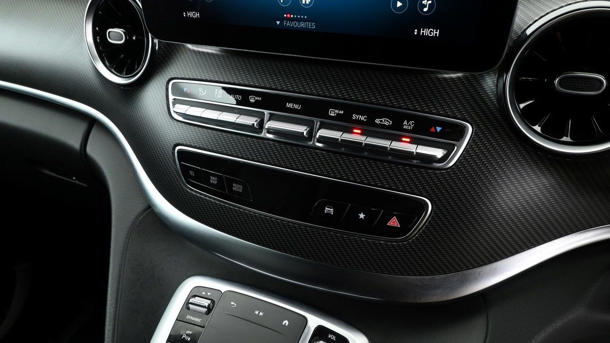 Mercedes-Benz V Class Image 12