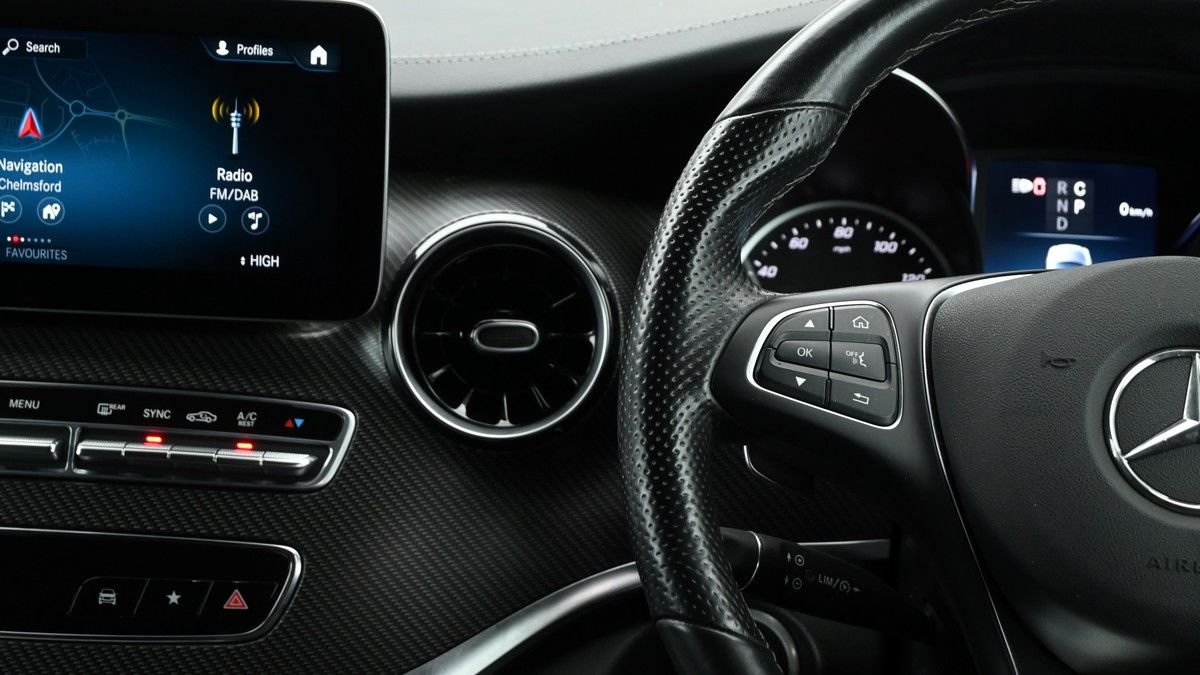 Mercedes-Benz V Class Image 15