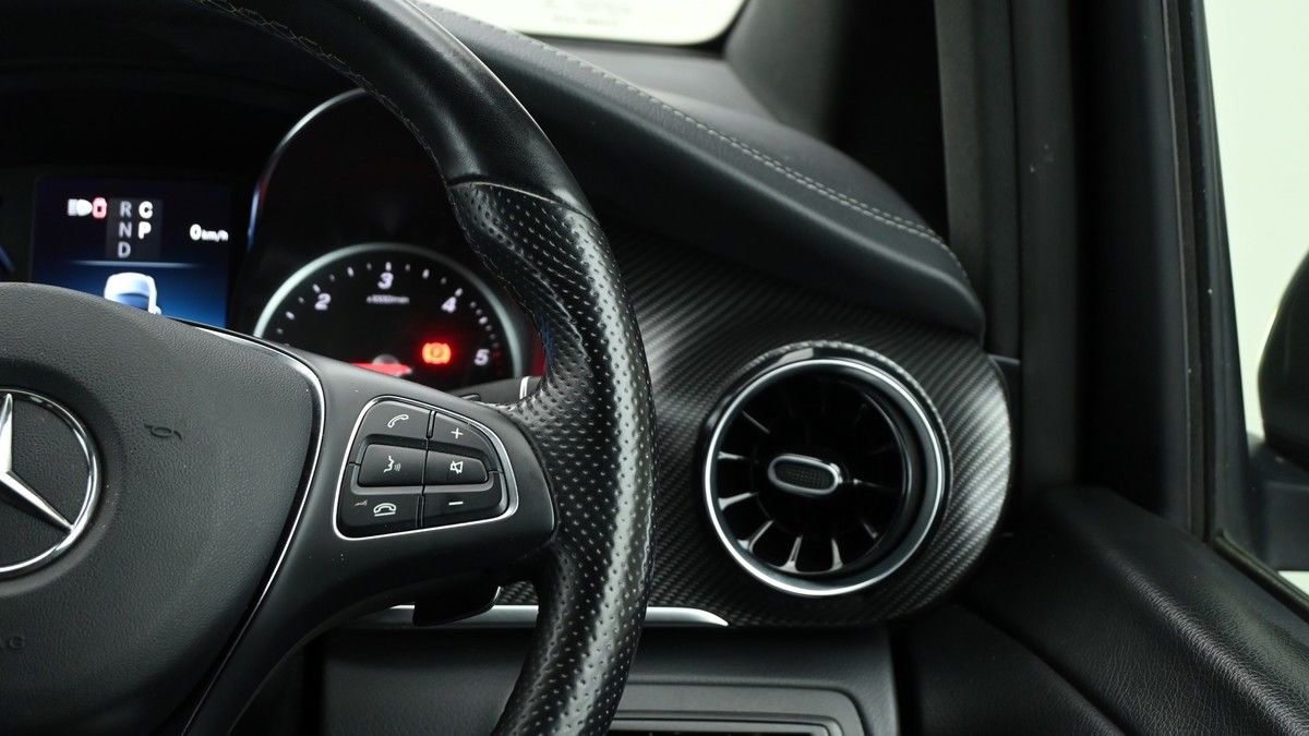 Mercedes-Benz V Class Image 16