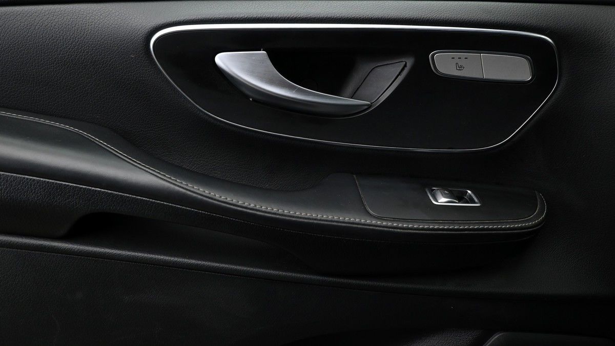 Mercedes-Benz V Class Image 13