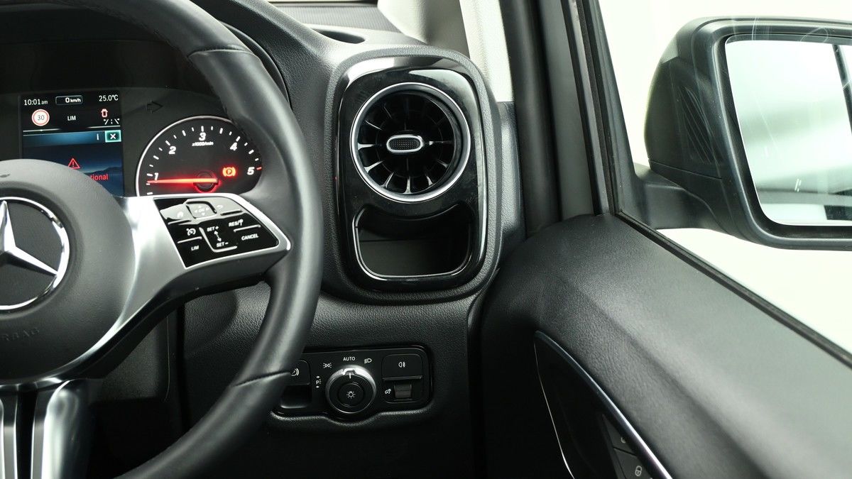 Mercedes-Benz Vito Image 16