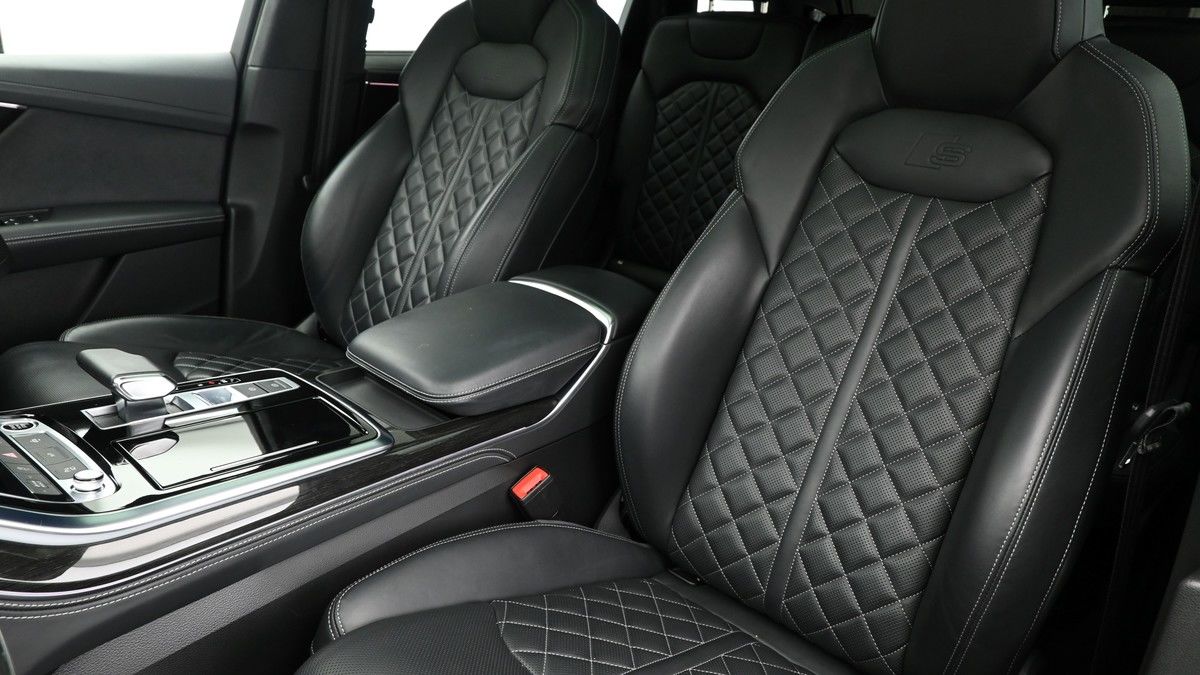 Audi Q7 Image 4