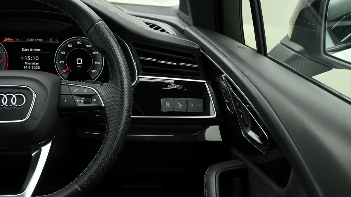 Audi Q7 Image 16