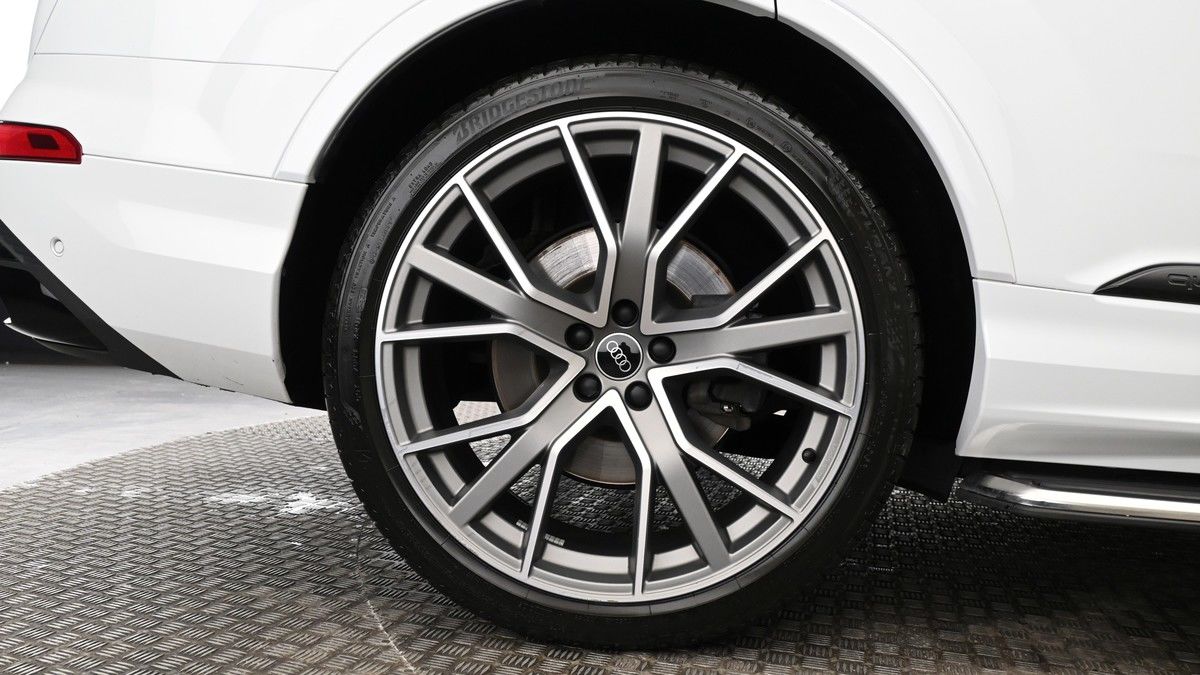 Audi Q7 Image 9