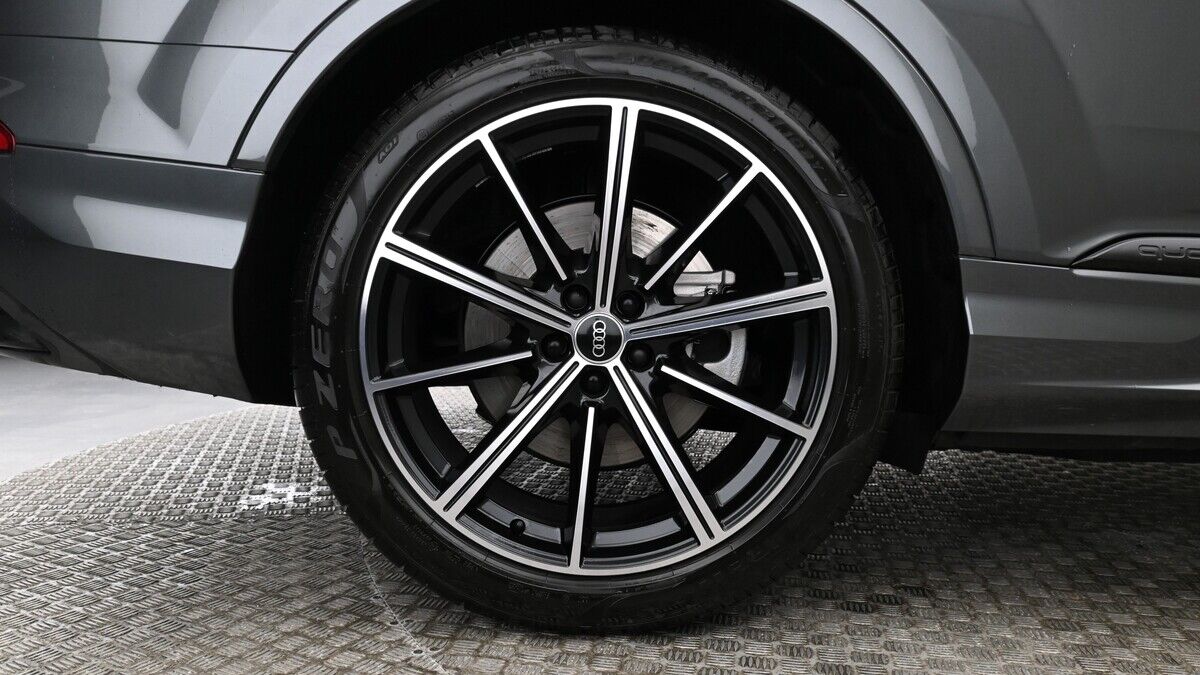 Audi Q7 Image 17