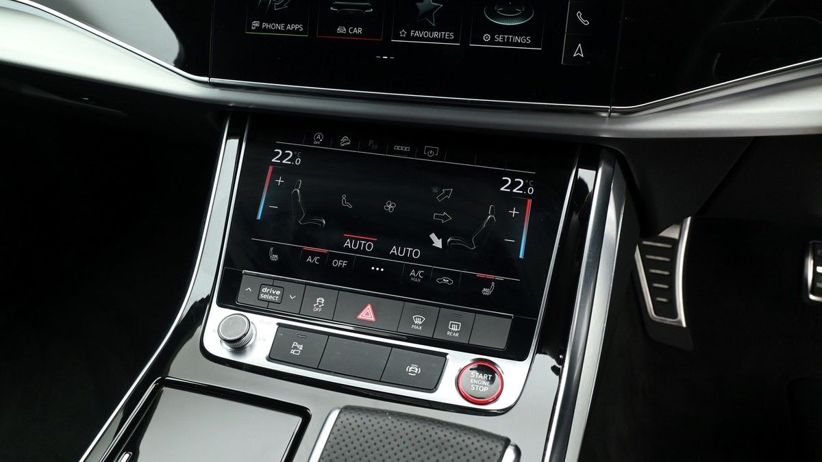 Audi SQ7 Image 12