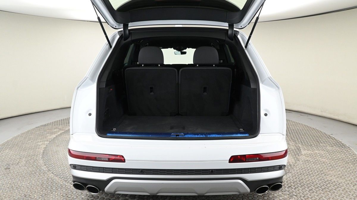 Audi SQ7 Image 10