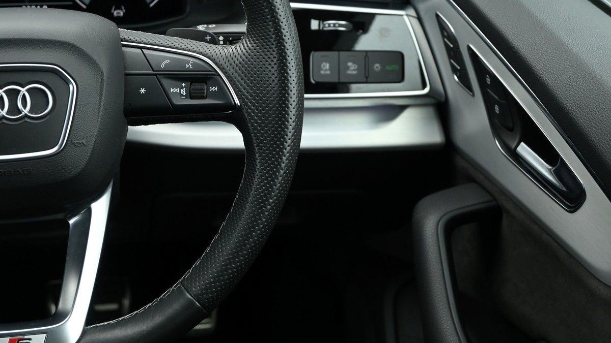 Audi SQ7 Image 16