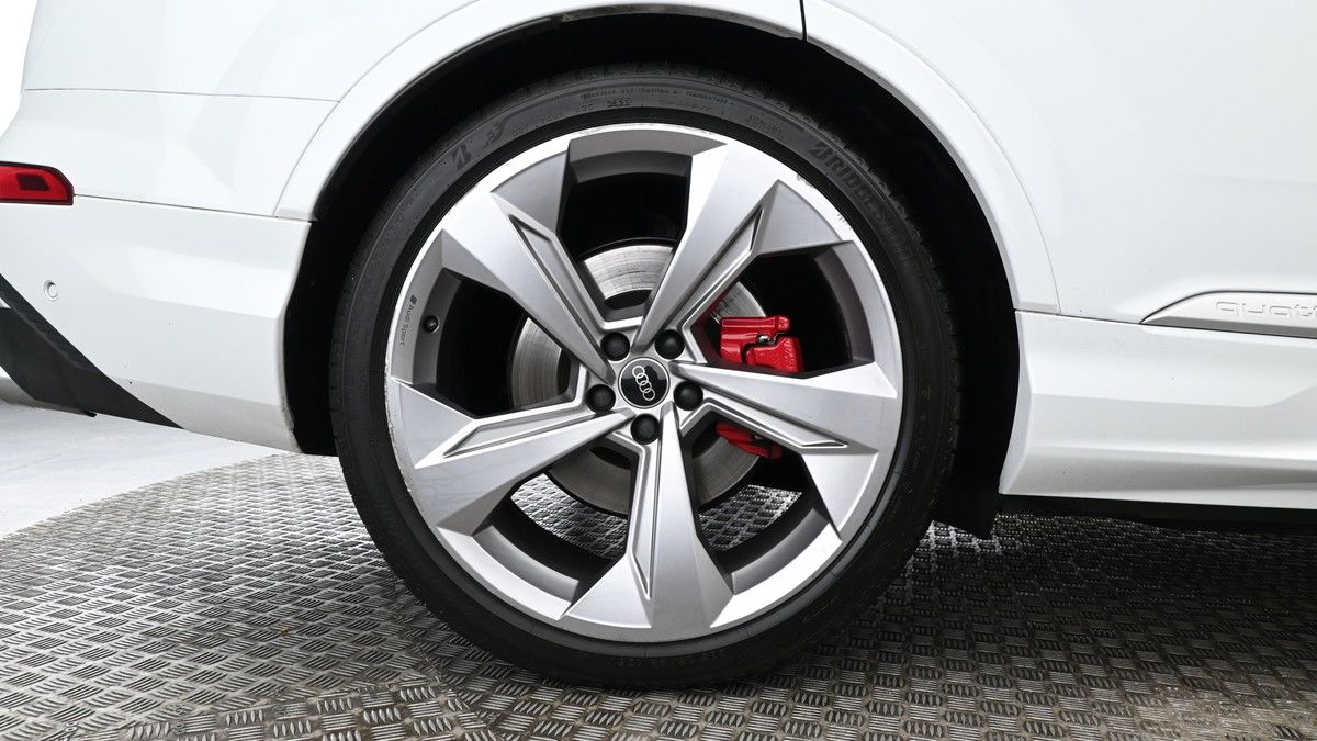 Audi SQ7 Image 9