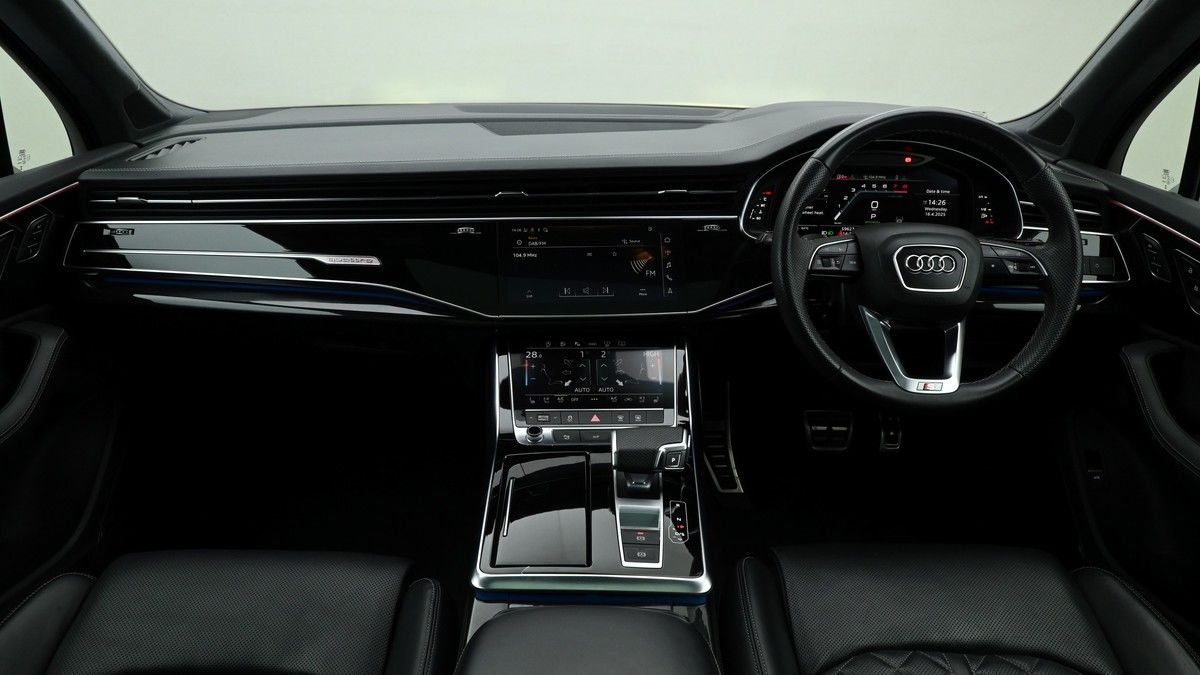 Audi SQ7 Image 14