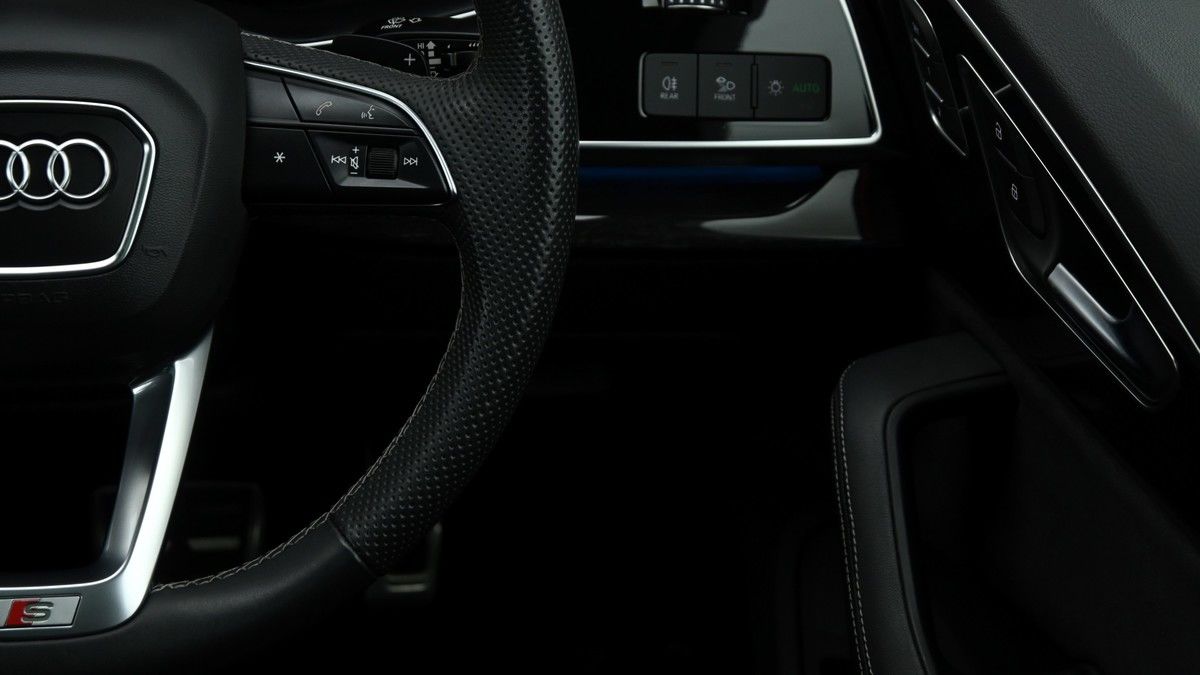 Audi SQ7 Image 16
