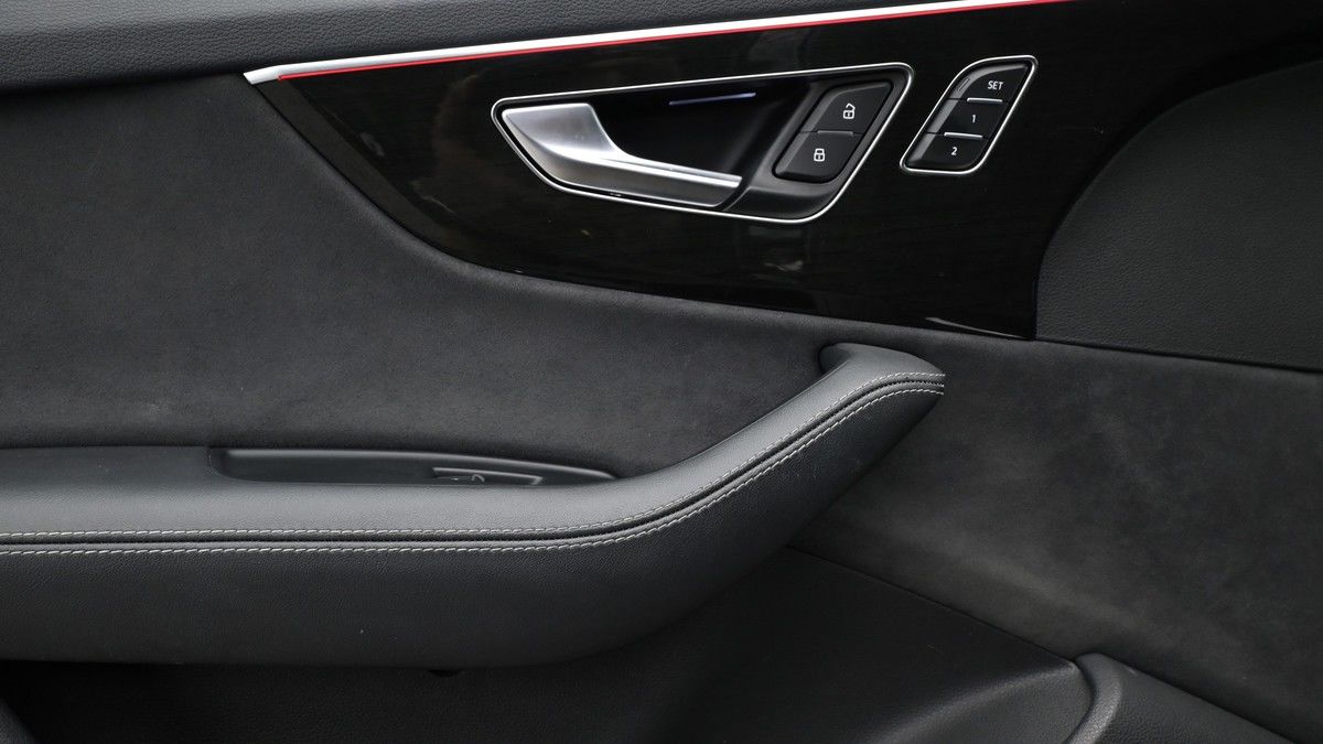 Audi SQ7 Image 13