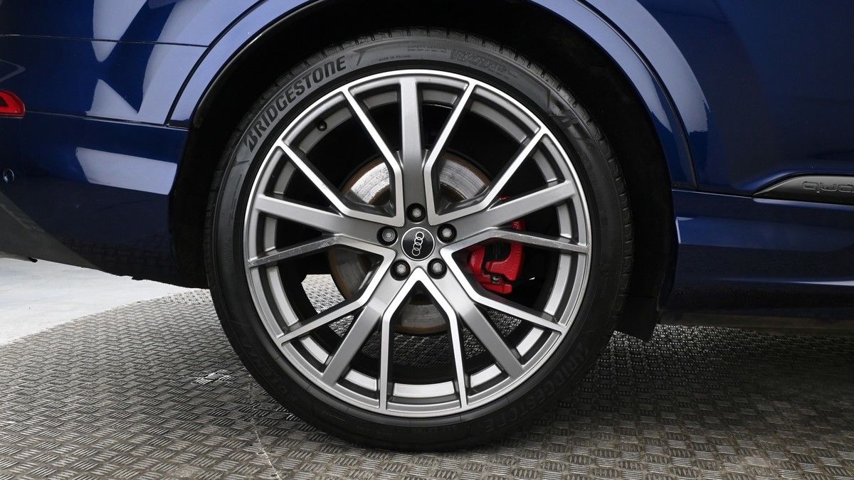 Audi SQ7 Image 9