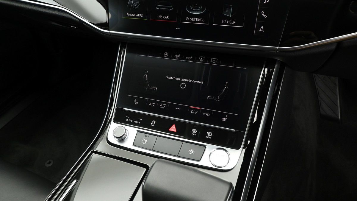 Audi A8 Image 12
