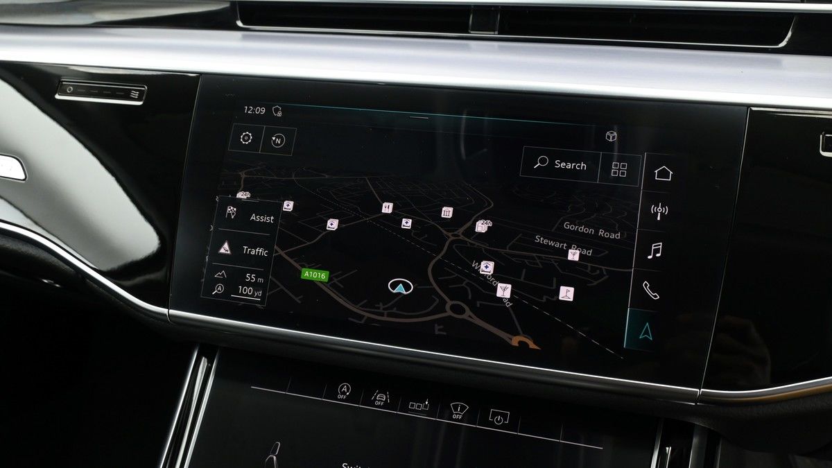 Audi A8 Image 11