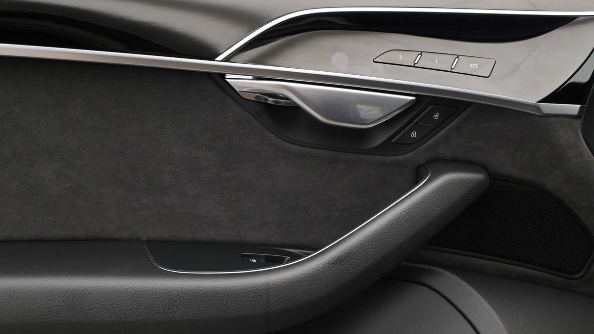 Audi A8 Image 13