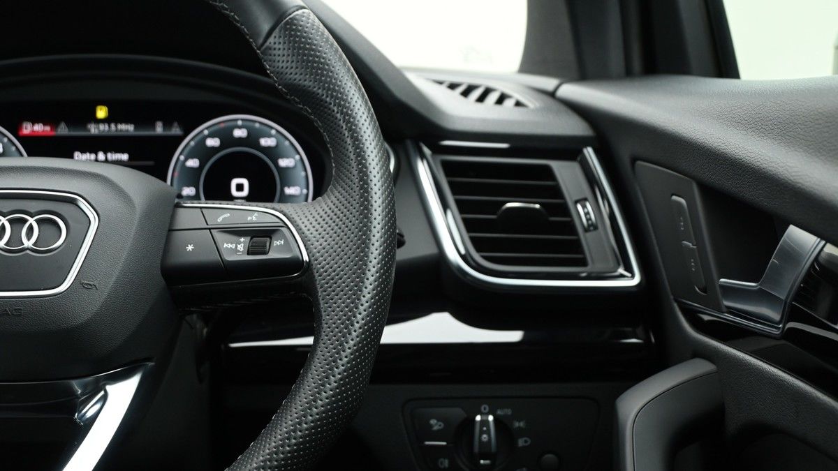 Audi Q5 Image 16
