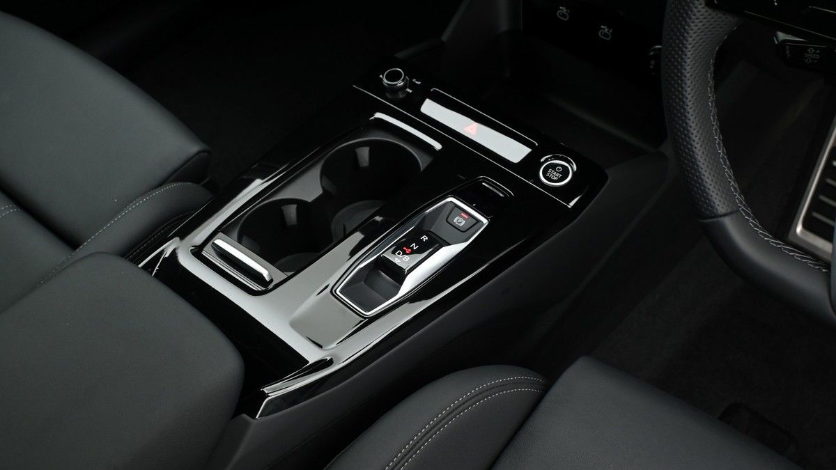 Audi Q6 e-tron Image 2