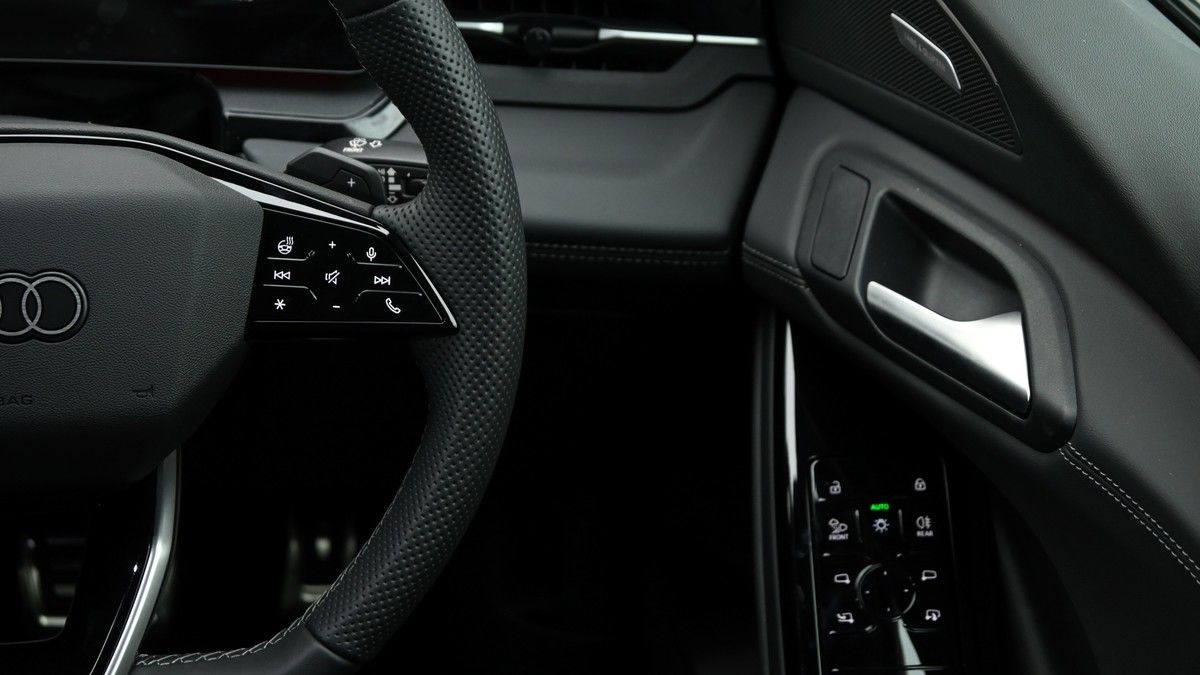 Audi Q6 e-tron Image 16