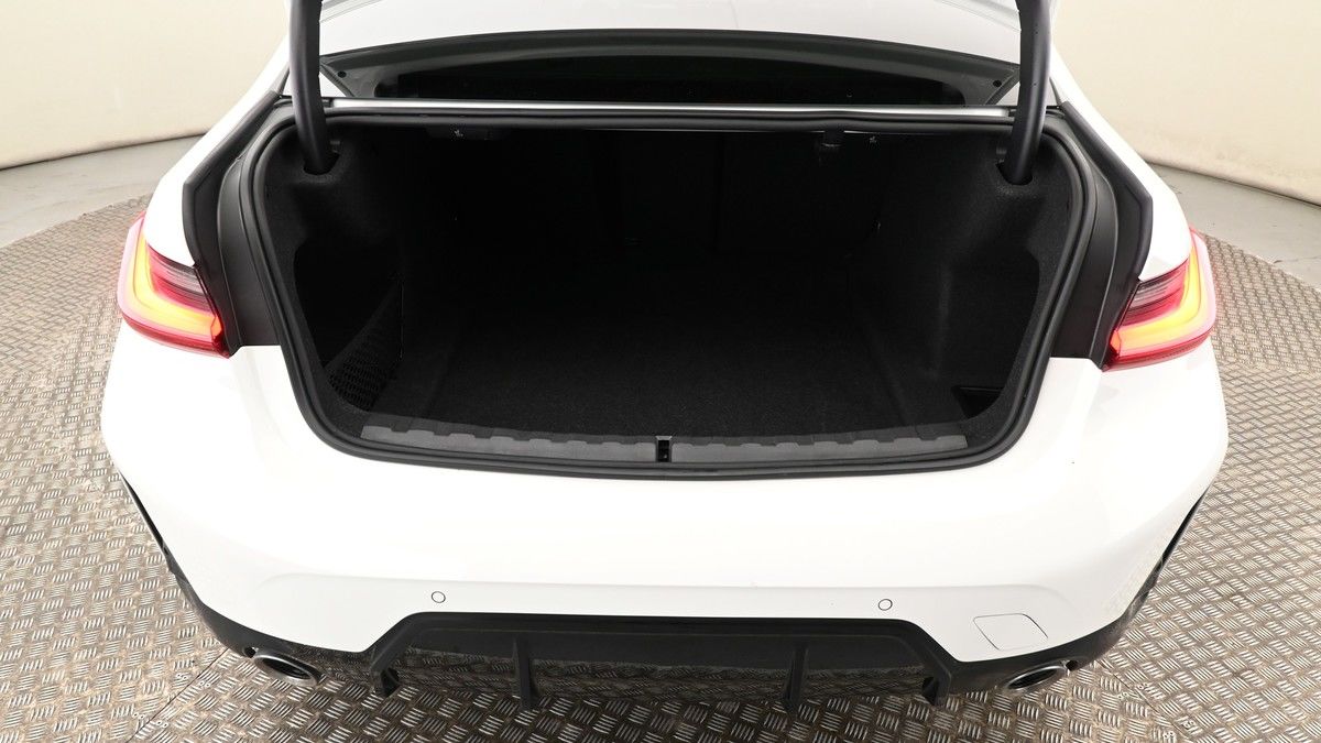 BMW 3 Series Image 10