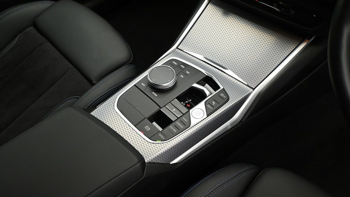 BMW 3 Series Image 2