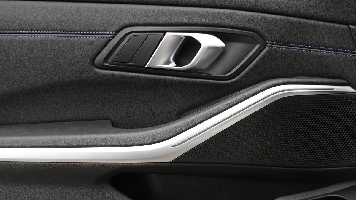 BMW 3 Series Image 11