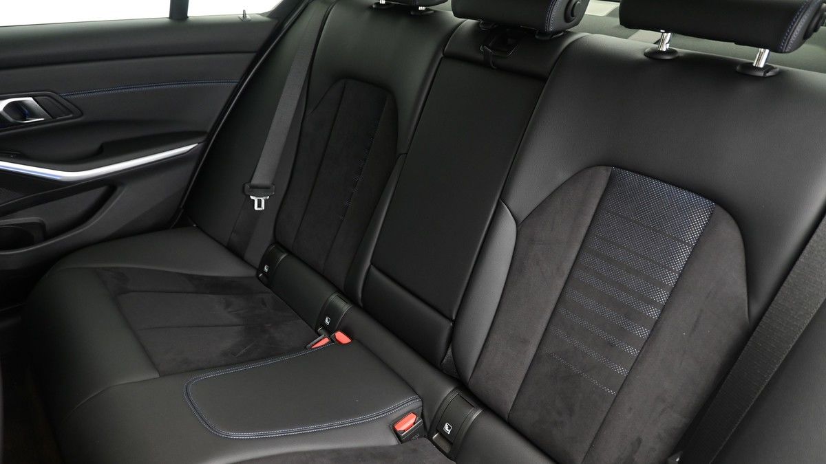 BMW 3 Series Image 5