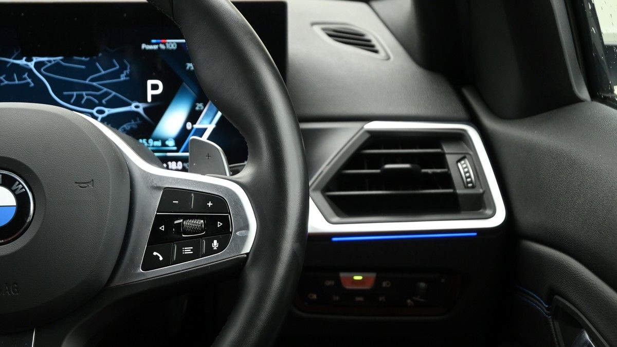 BMW 3 Series Image 16