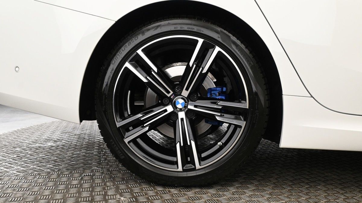 BMW 3 Series Image 9
