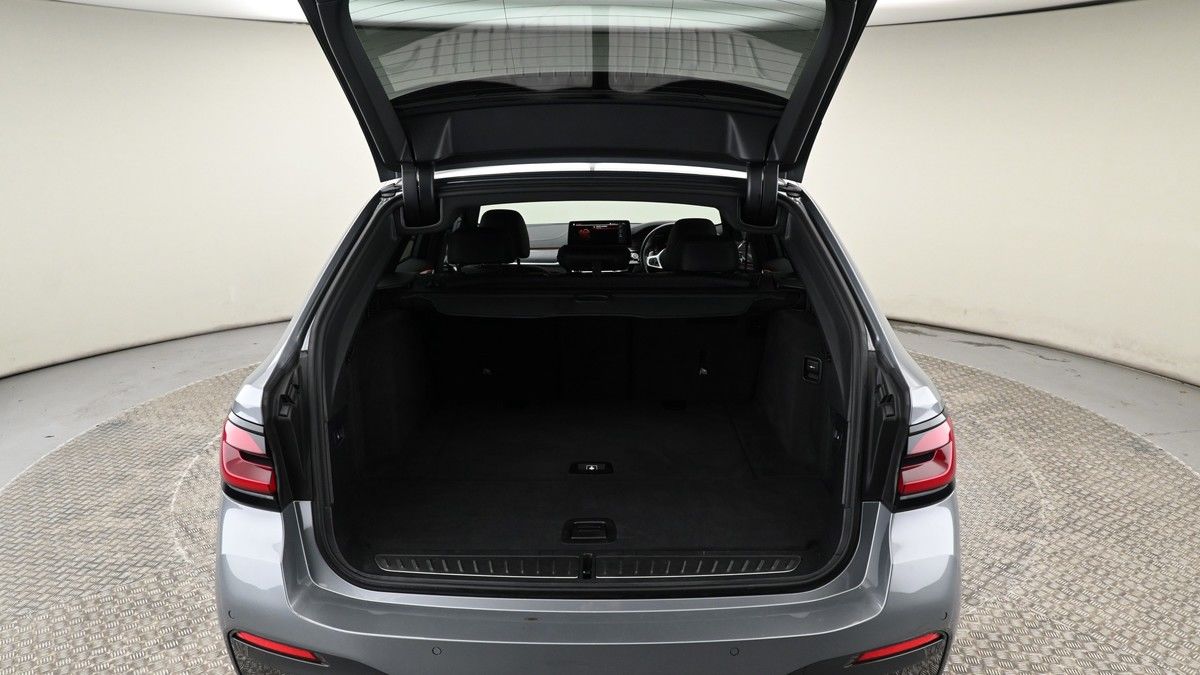 BMW 5 Series Image 9