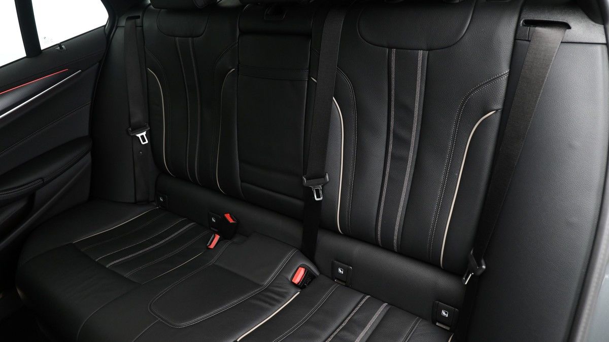 BMW 5 Series Image 4