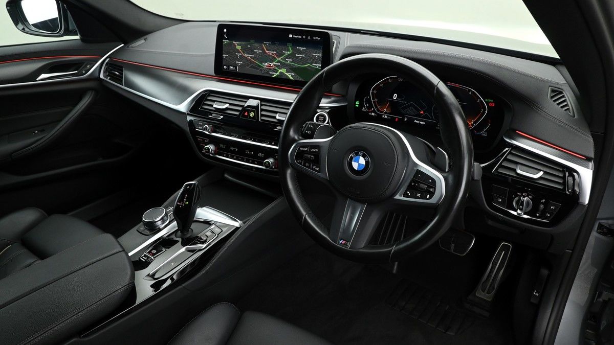 BMW 5 Series Image 2