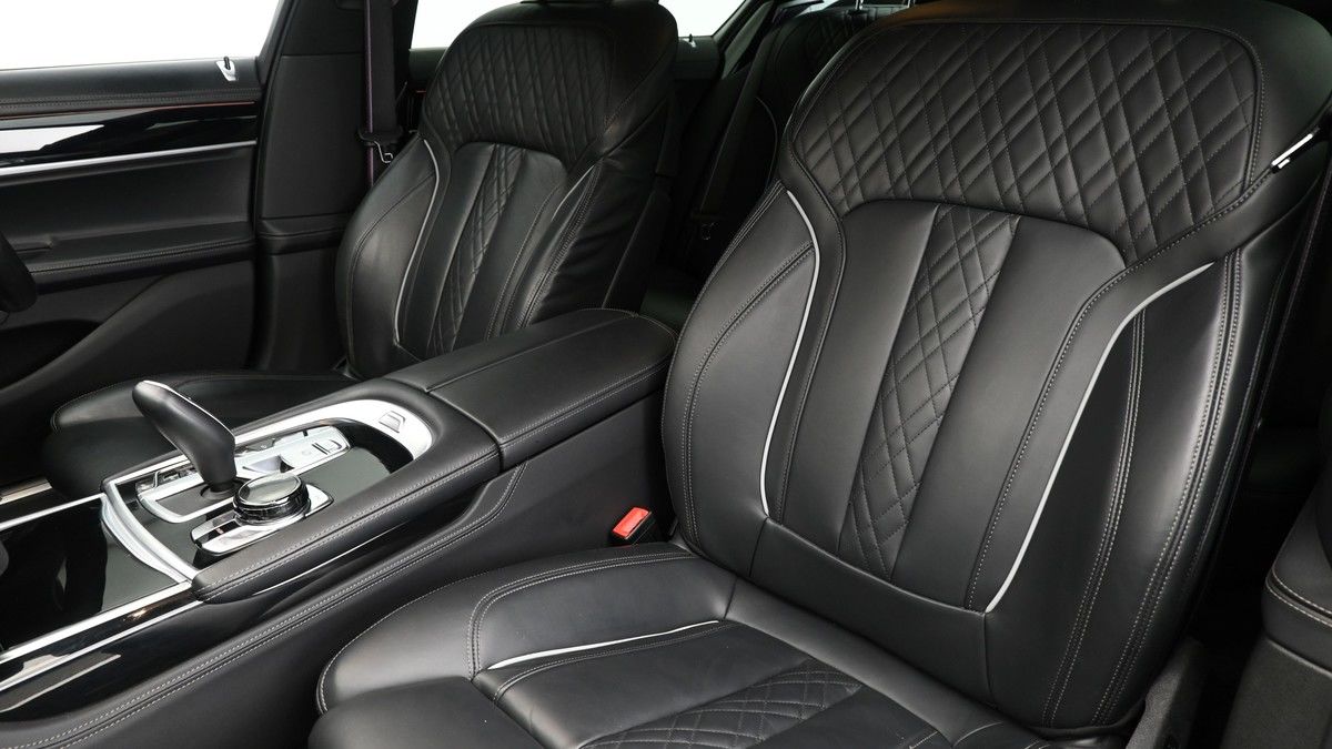 BMW 7 Series Image 4