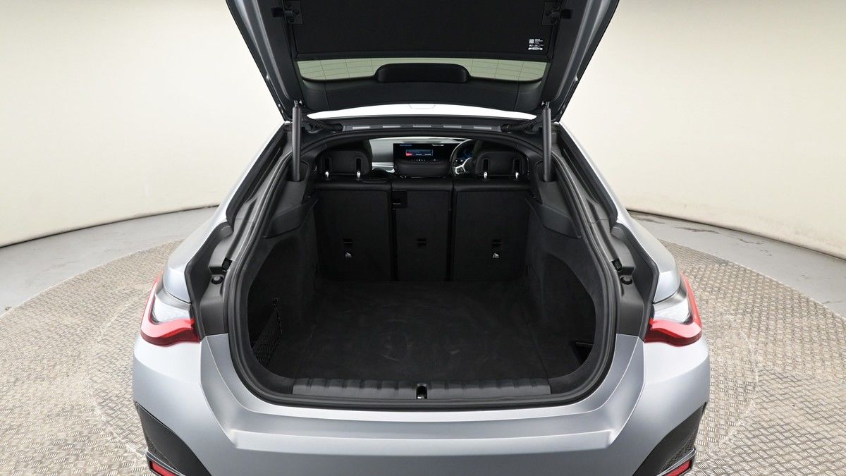 BMW i4 Image 10