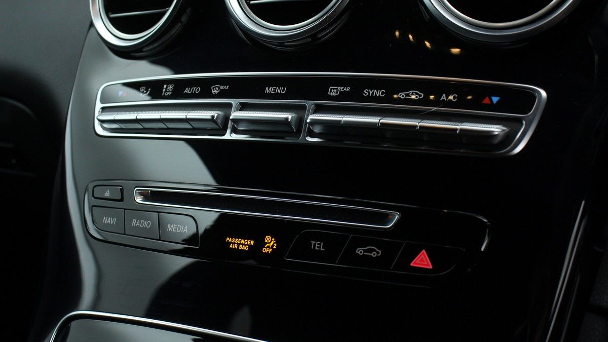 Mercedes-Benz GLC Image 12