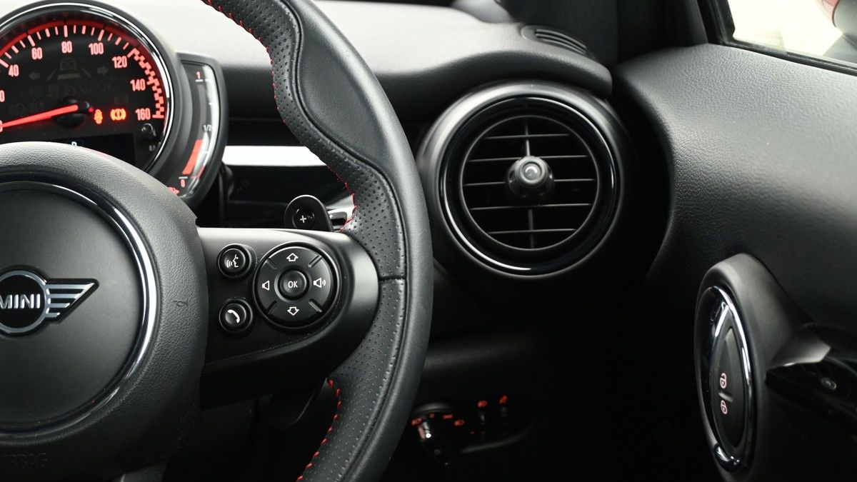 MINI Hatch Image 16