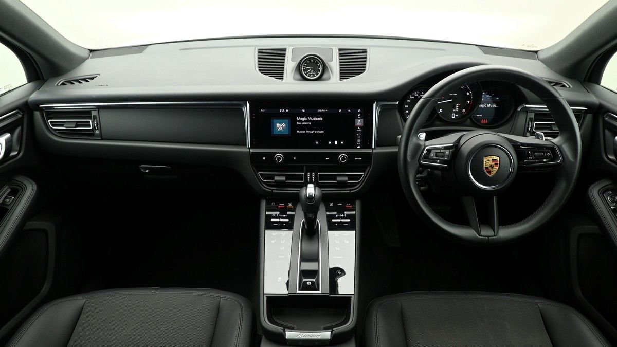 Porsche Macan Image 14