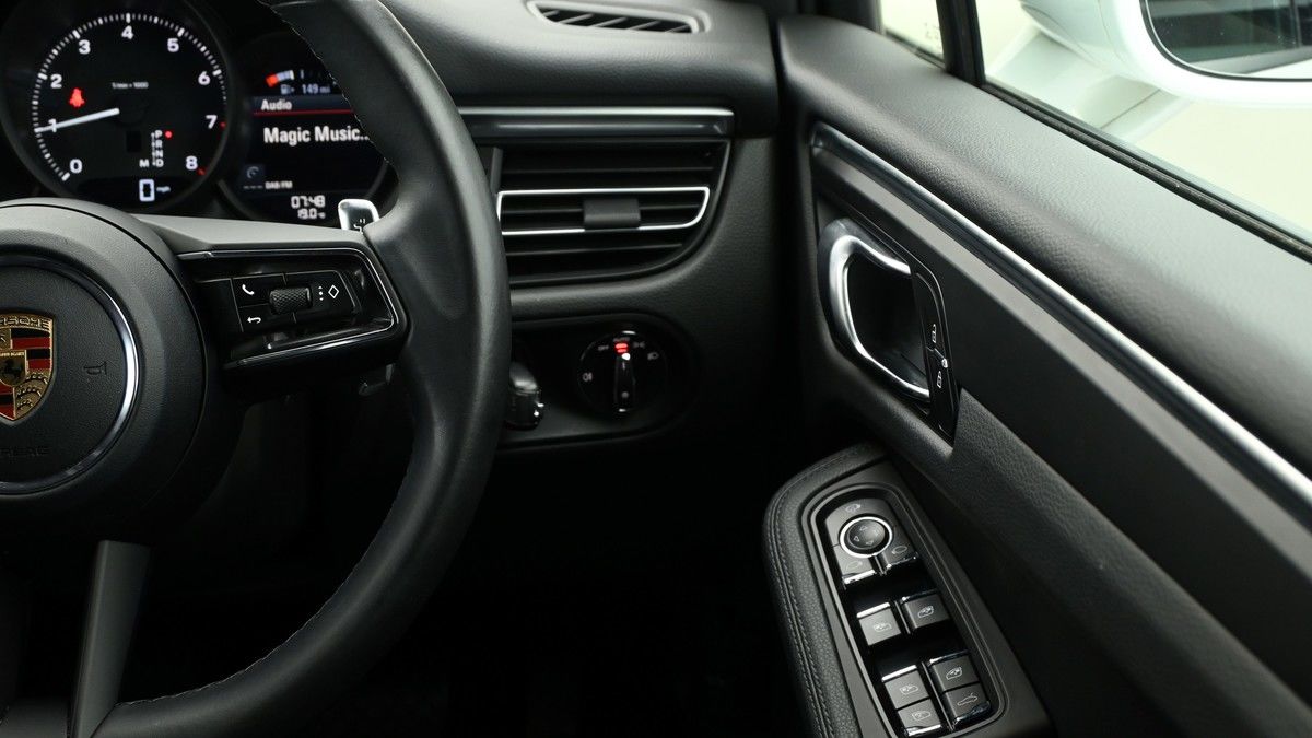 Porsche Macan Image 16