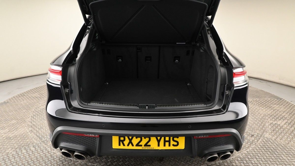 Porsche Macan Image 10