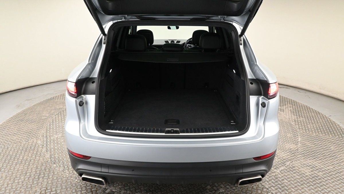 Porsche Cayenne Image 10