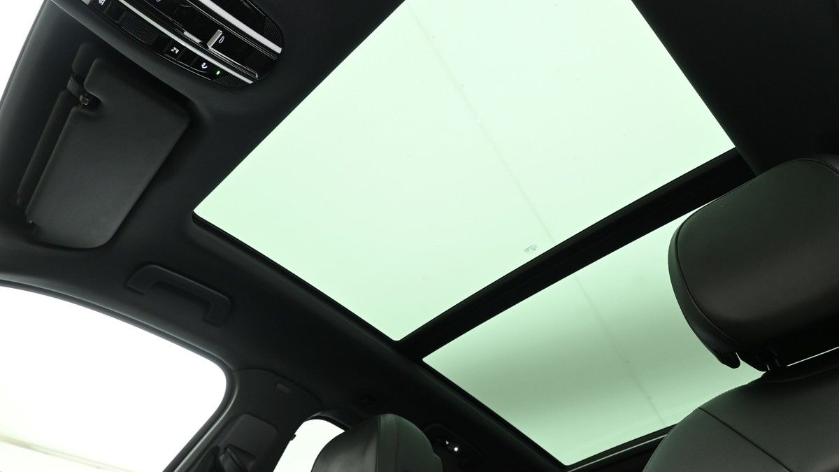 Porsche Cayenne Image 2