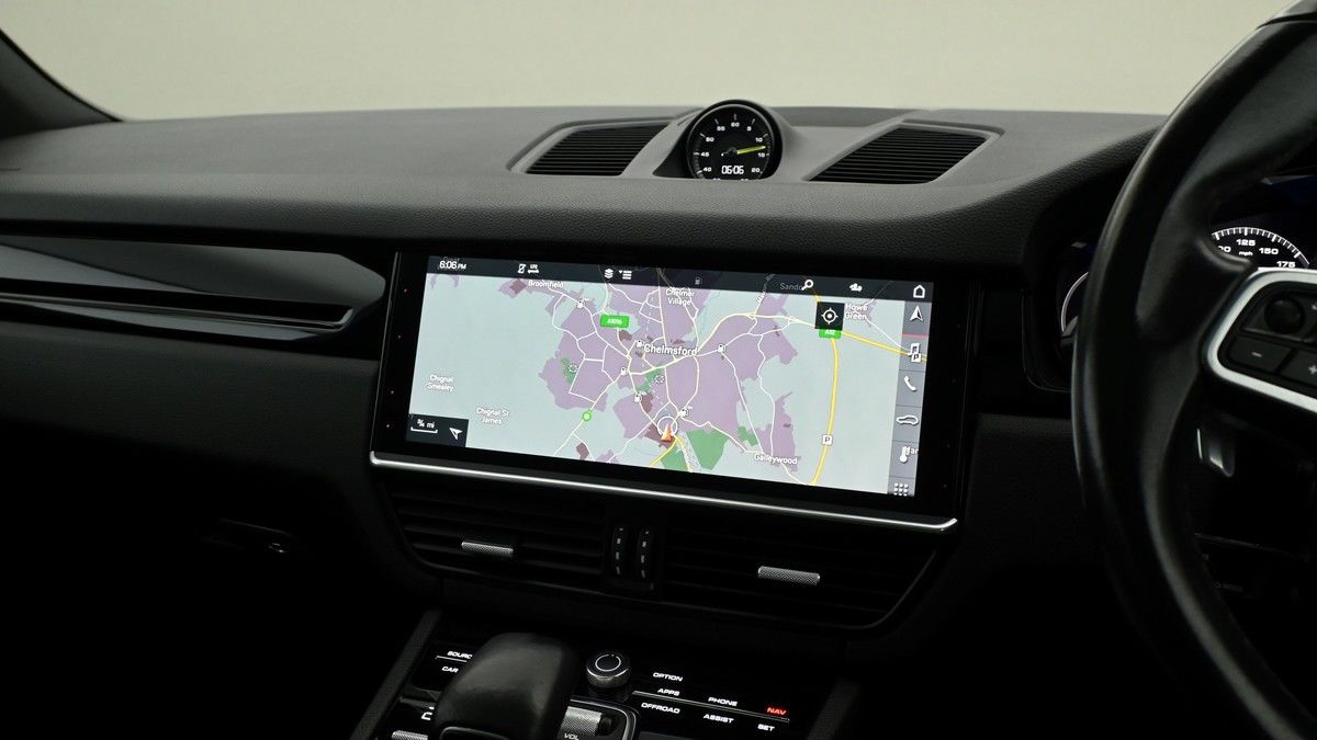 Porsche Cayenne Image 11